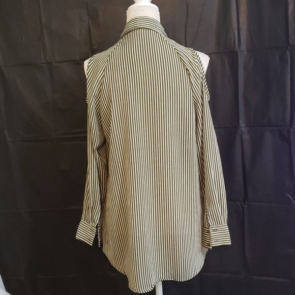 AVAILABLE by Angela Fashion Cold Shoulder Lrg EUC - Picture 4 of 10